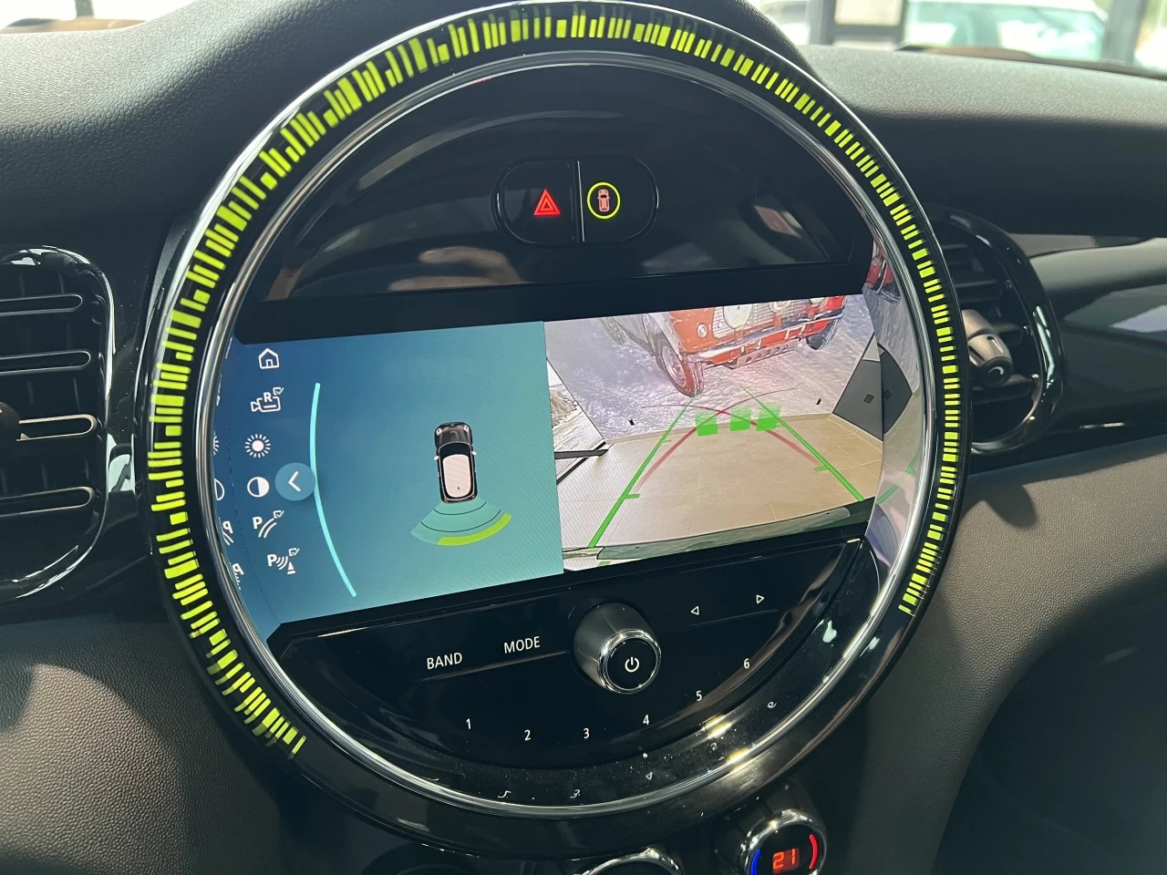 2023 Mini Cooper Cooper SE https://www.bmwsteagathe.com/resize/b990ff35b810a3abc0cc817b2ca24889-1