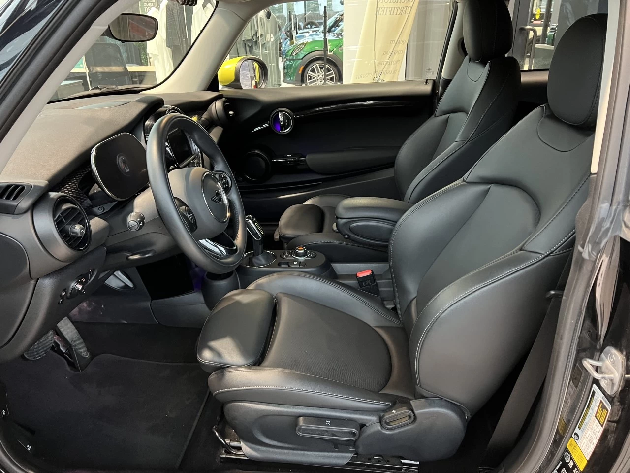 2021 Mini Cooper Cooper SE https://www.bmwsteagathe.com/resize/b990ff35b810a3abc0cc817b2ca24889-1
