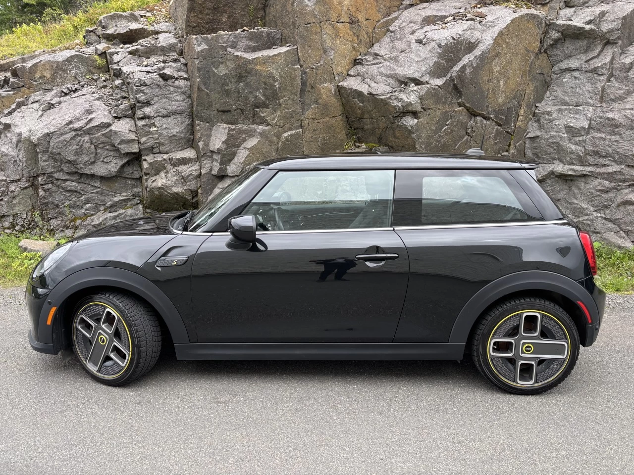 2023 Mini Cooper Cooper SE Main Image