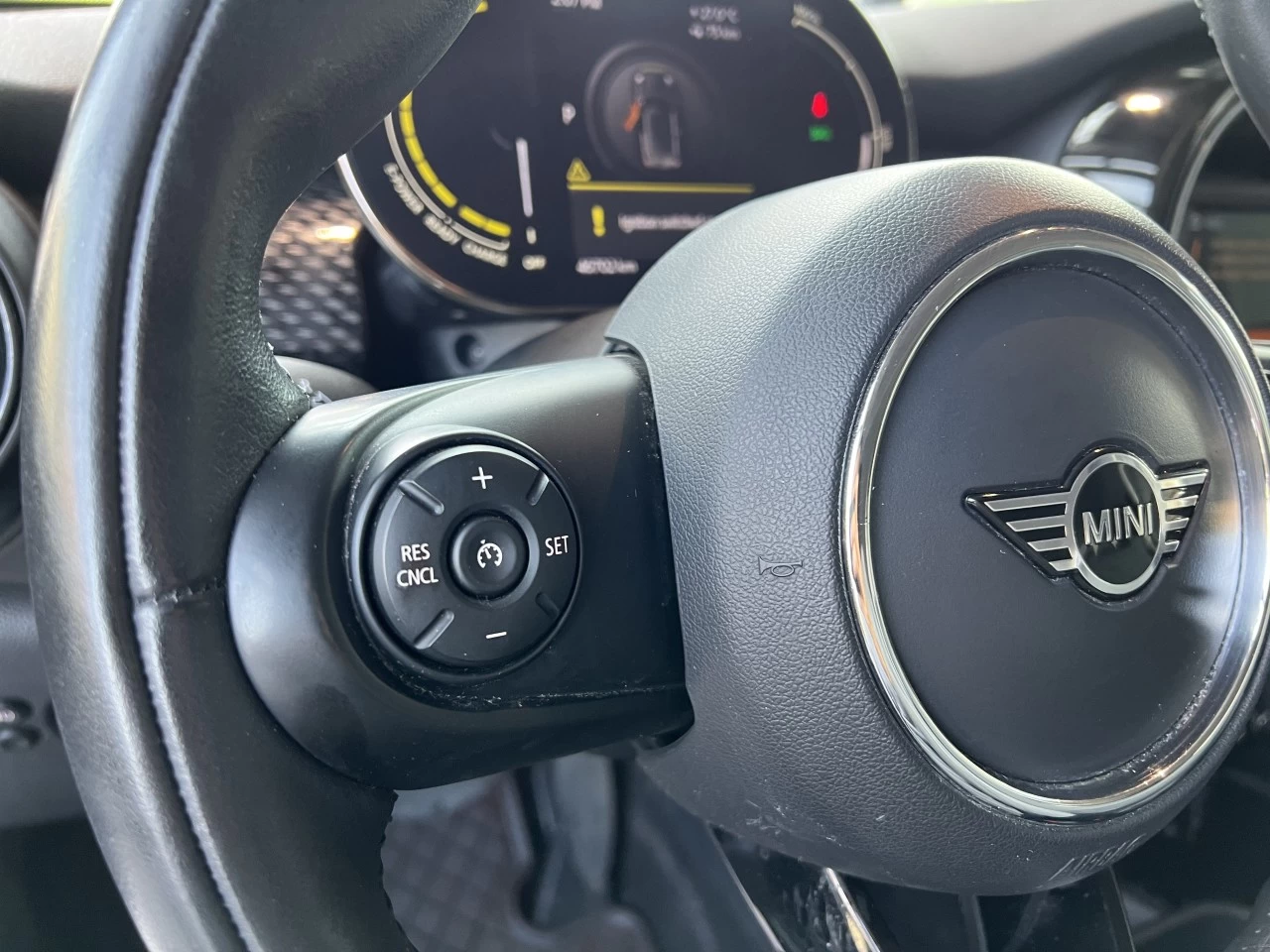 2021 Mini Cooper Cooper SE https://www.bmwsteagathe.com/resize/b990ff35b810a3abc0cc817b2ca24889-1