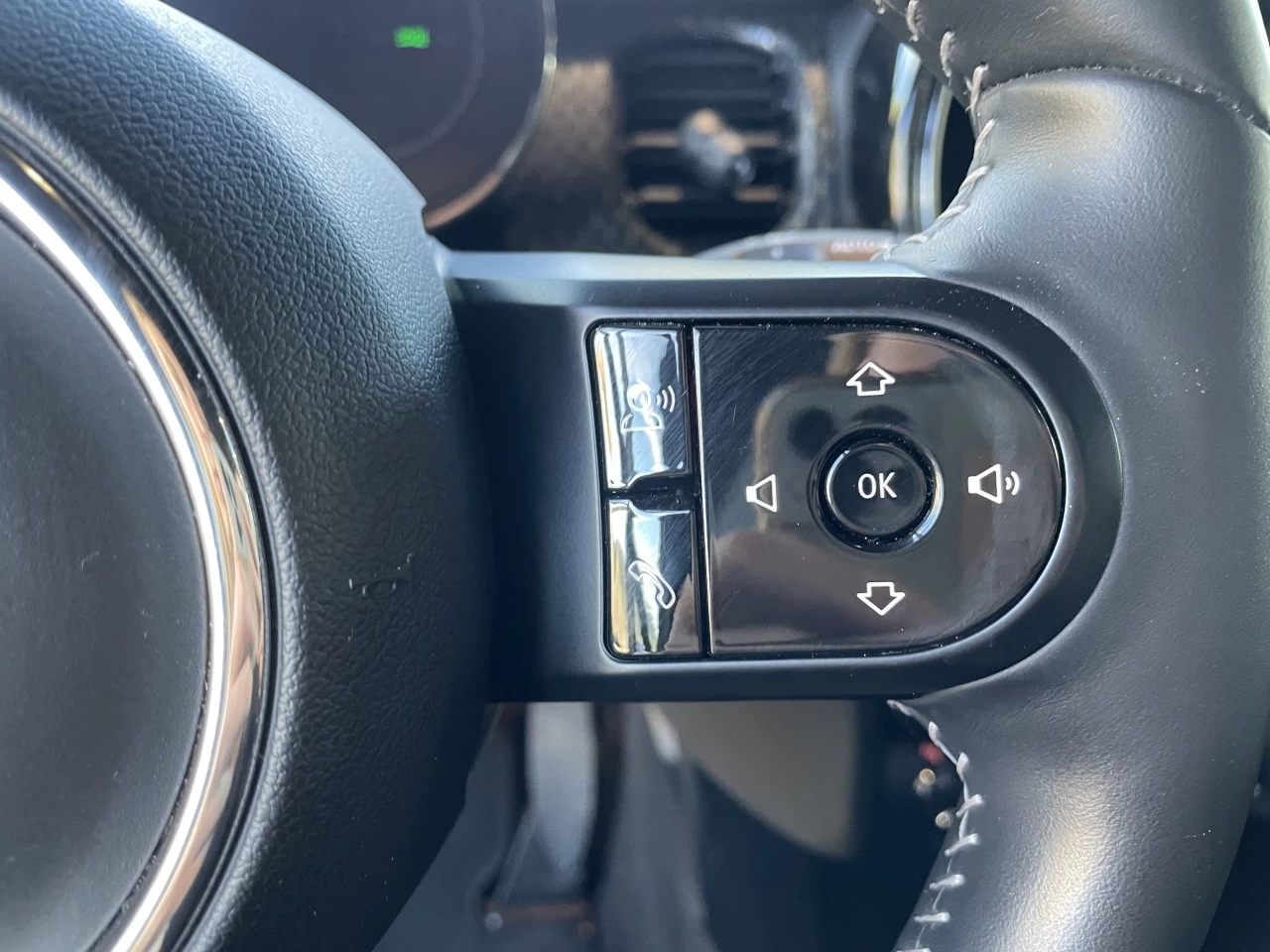 2022 Mini Cooper Cooper SE https://www.bmwsteagathe.com/resize/b990ff35b810a3abc0cc817b2ca24889-1