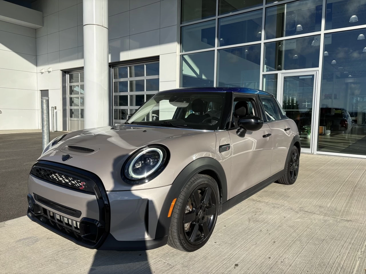 2023 Mini Cooper Cooper S https://www.bmwsteagathe.com/resize/b990ff35b810a3abc0cc817b2ca24889-1