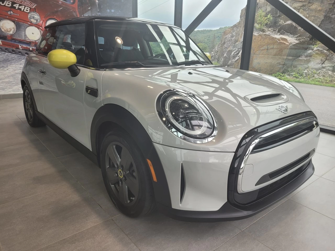 2022 Mini Cooper Cooper SE https://www.bmwsteagathe.com/resize/b990ff35b810a3abc0cc817b2ca24889-1