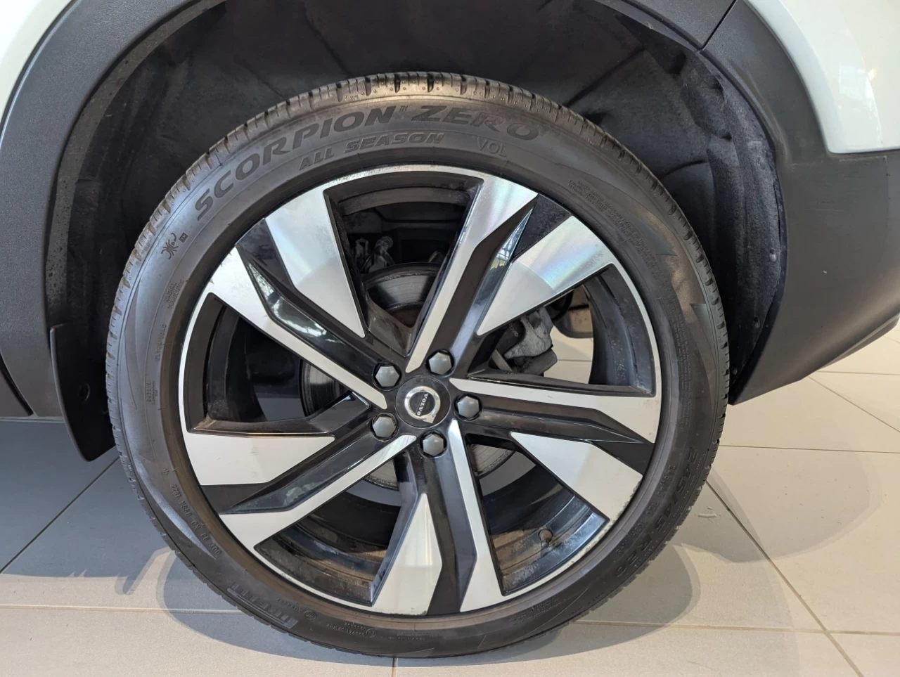 2023 Volvo XC40 Plus Dark Theme Main Image
