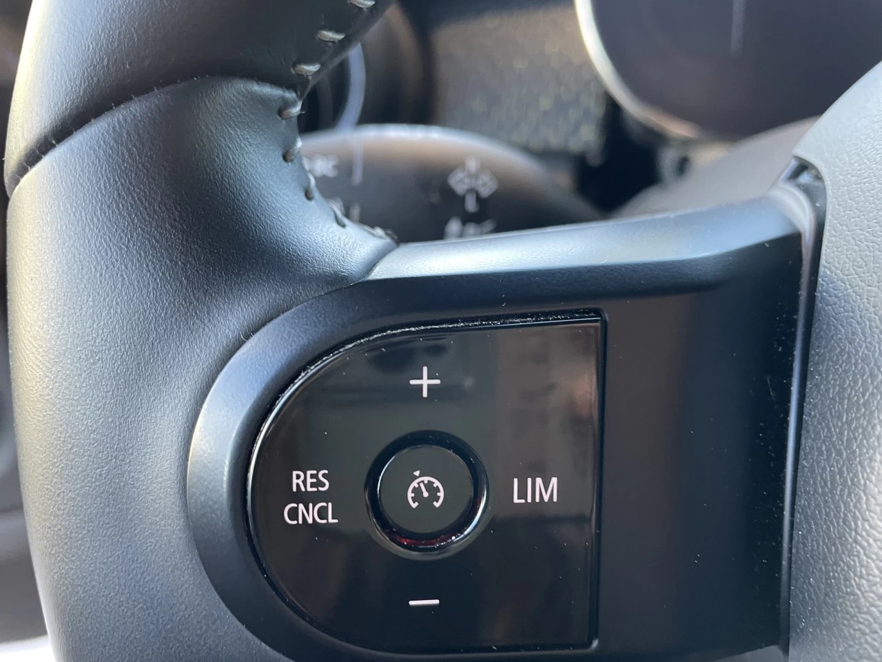 2022 Mini Cooper Cooper SE https://www.bmwsteagathe.com/resize/b990ff35b810a3abc0cc817b2ca24889-1