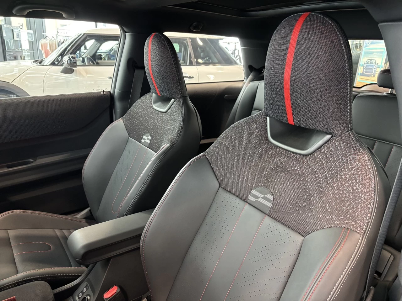 2025 MINI John Cooper Works 3 Door Image principale