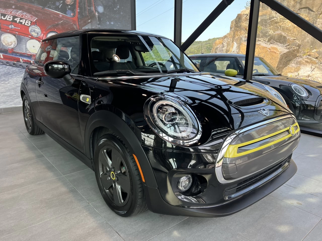 2021 Mini Cooper Cooper SE Main Image