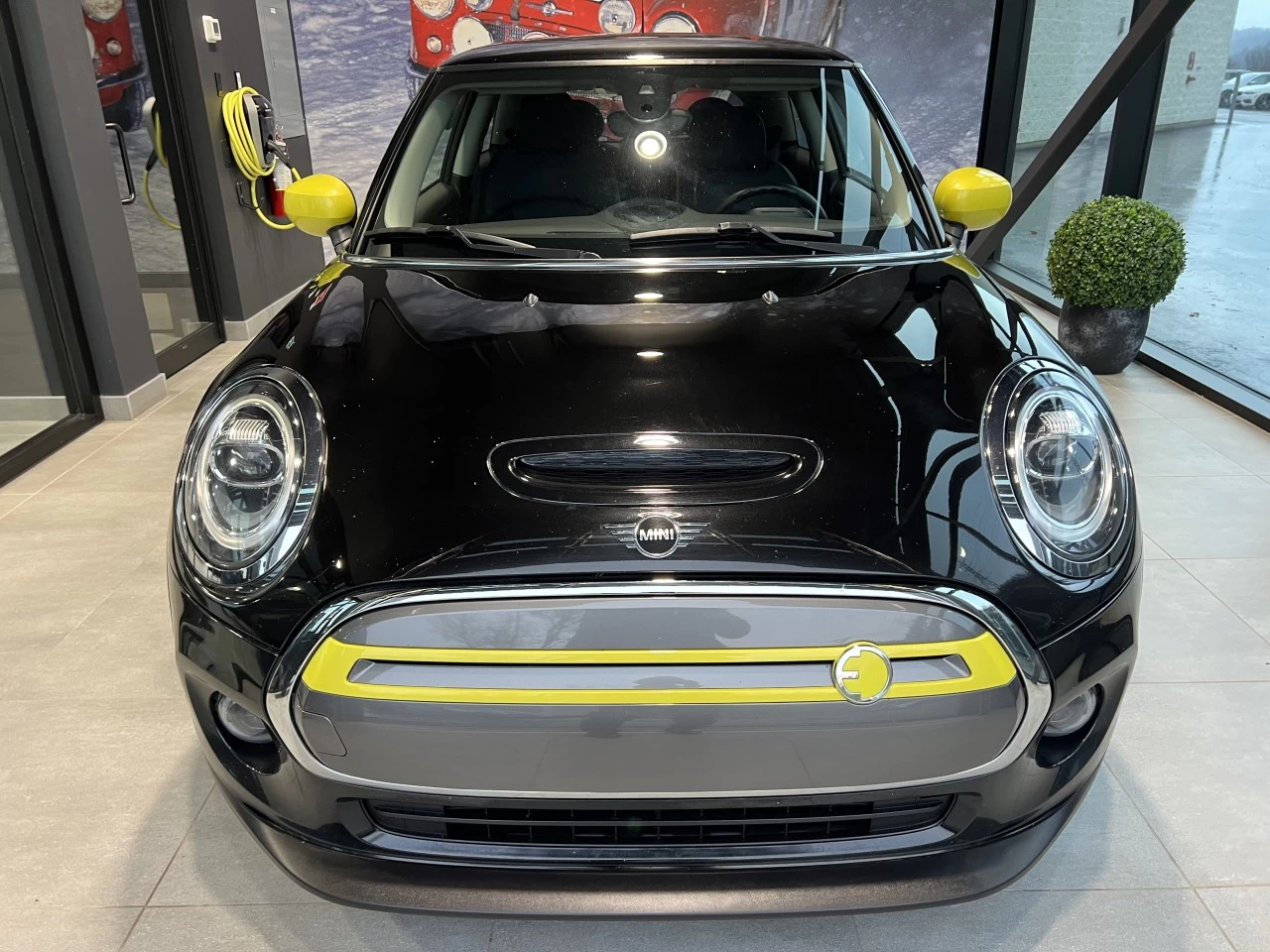 2021 Mini Cooper Cooper SE https://www.bmwsteagathe.com/resize/b990ff35b810a3abc0cc817b2ca24889-1