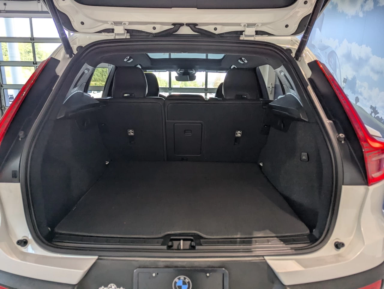 2023 Volvo XC40 Plus Dark Theme Main Image