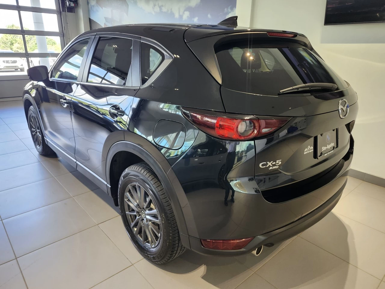 2021 Mazda CX-5 GX https://www.bmwsteagathe.com/resize/b990ff35b810a3abc0cc817b2ca24889-1