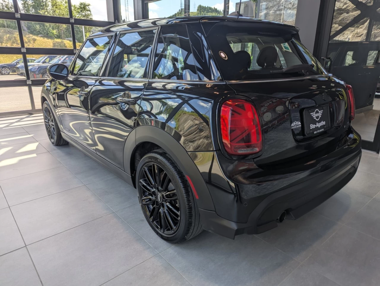 2024 Mini Cooper Cooper 5 portes https://www.bmwsteagathe.com/resize/b990ff35b810a3abc0cc817b2ca24889-1