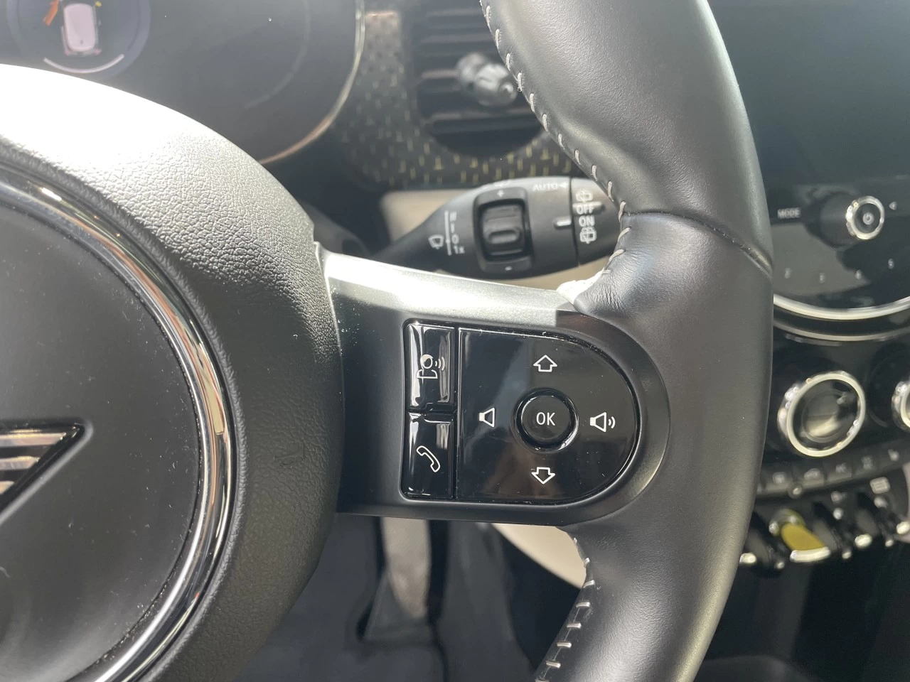 2022 Mini Cooper Cooper SE https://www.bmwsteagathe.com/resize/b990ff35b810a3abc0cc817b2ca24889-1