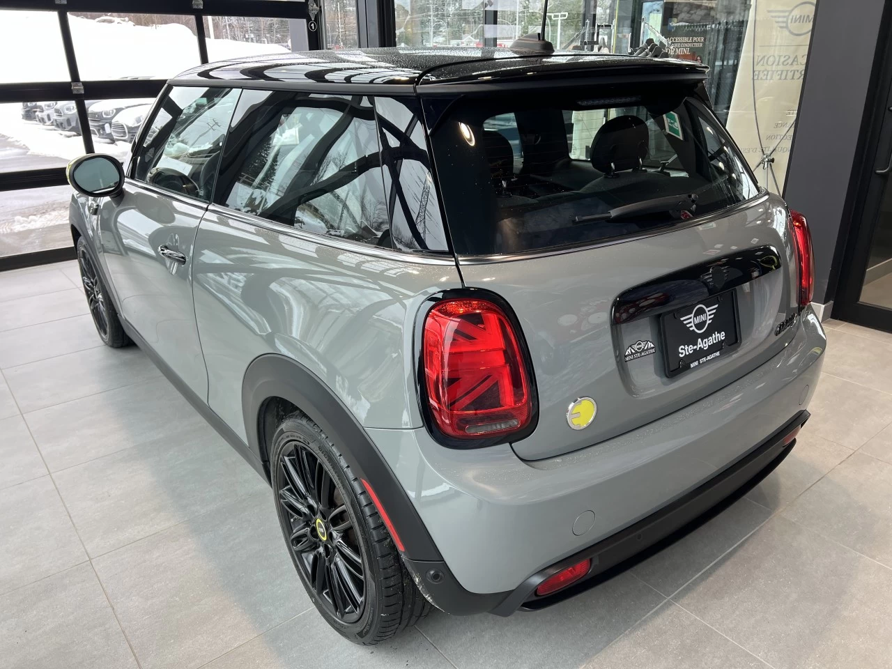 2023 Mini Cooper Cooper SE Main Image