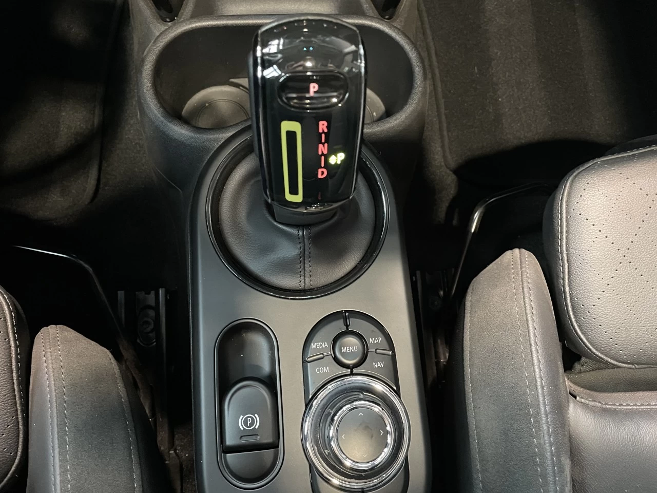 2023 Mini Cooper Cooper SE https://www.bmwsteagathe.com/resize/b990ff35b810a3abc0cc817b2ca24889-1