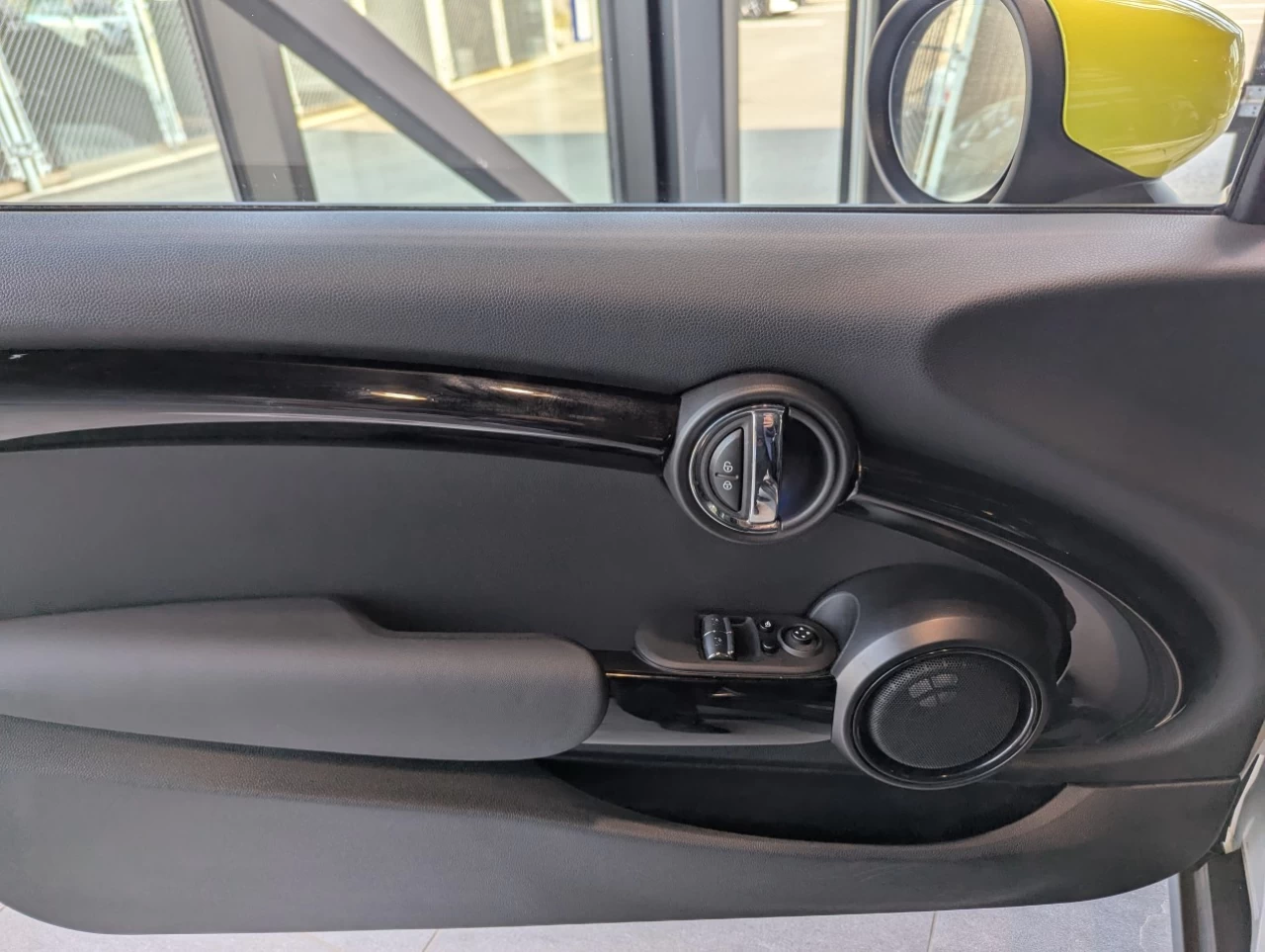 2021 Mini Cooper Cooper SE Main Image