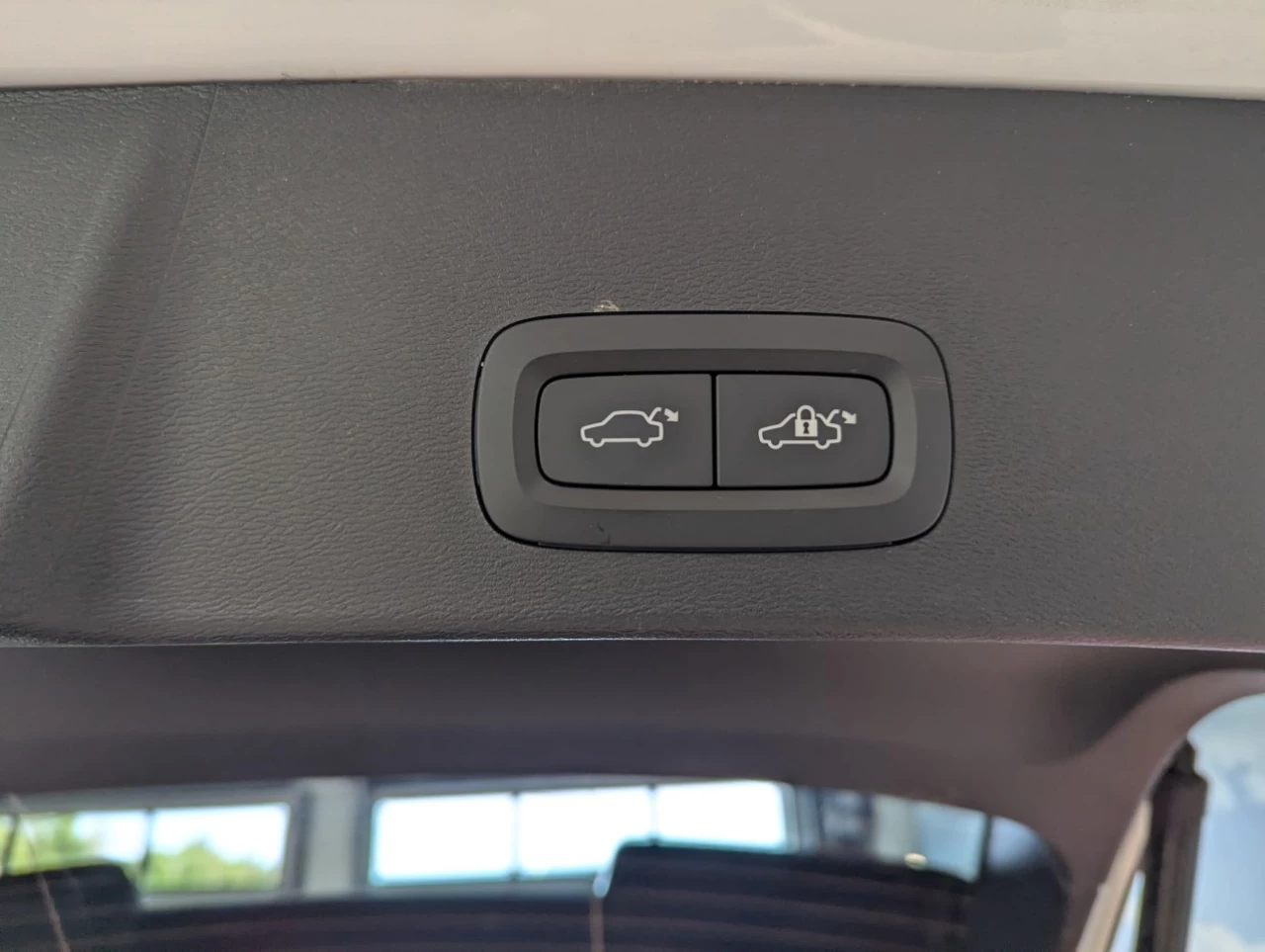 2023 Volvo XC40 Plus Dark Theme Main Image