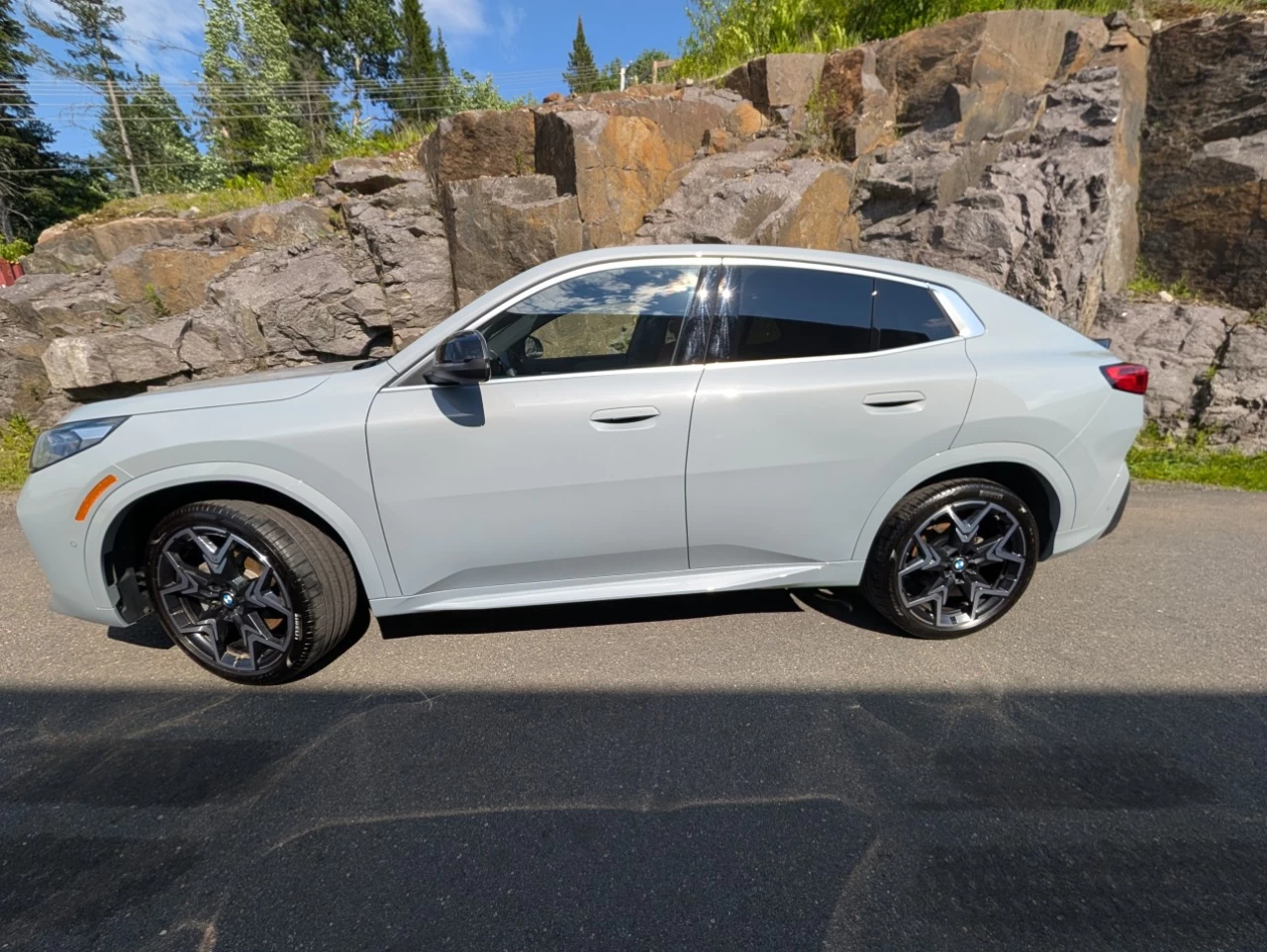 2025 BMW X2 xDrive28i Main Image