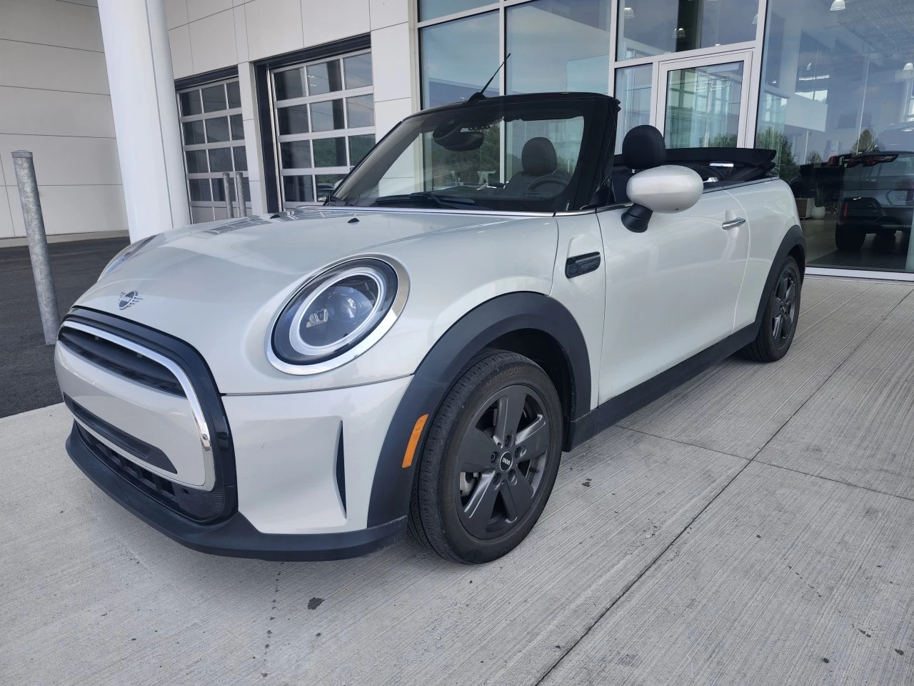 2023 Mini Cooper Cabriolet  https://www.bmwsteagathe.com/resize/b990ff35b810a3abc0cc817b2ca24889-1