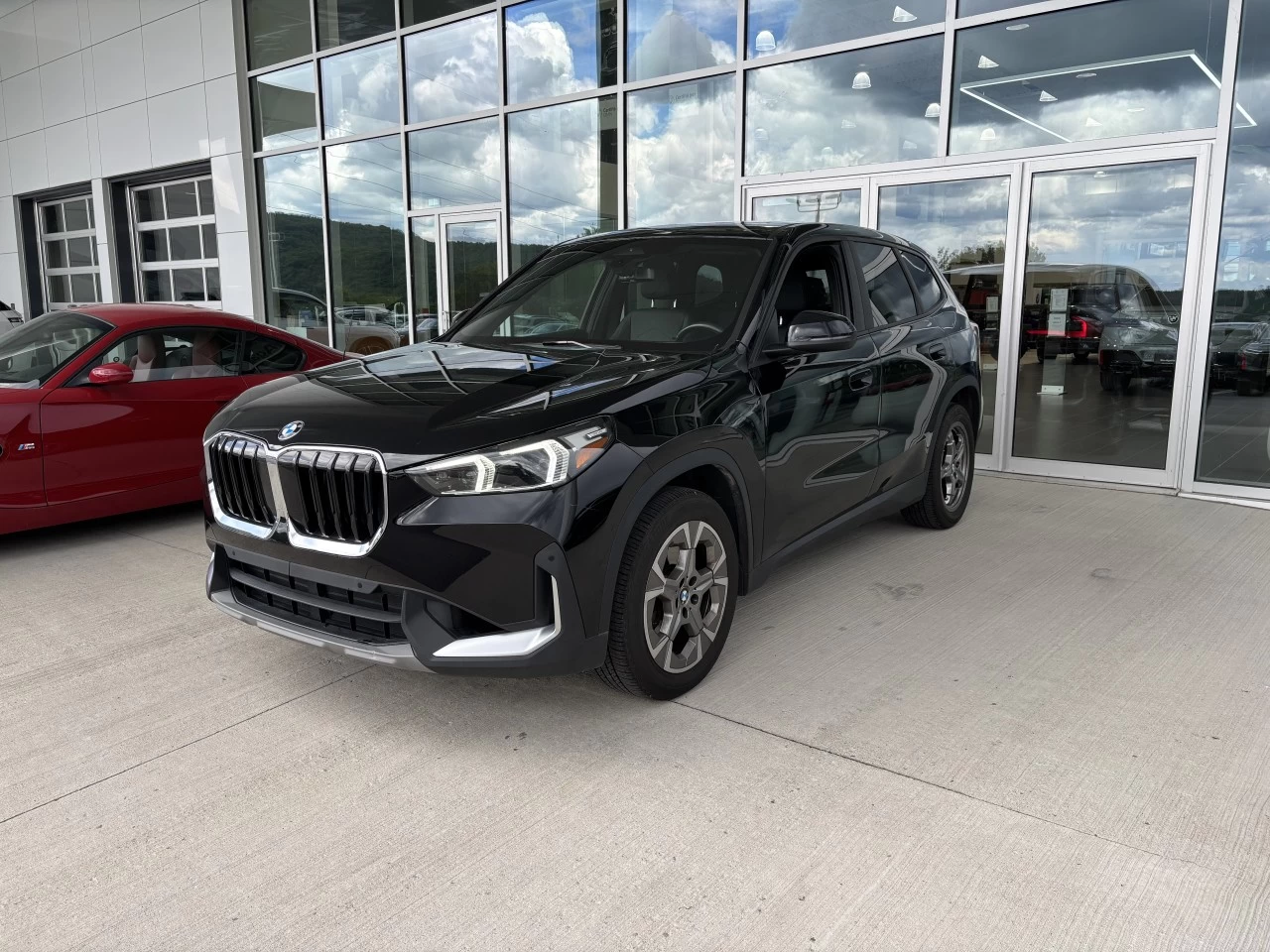 2023 BMW X1 xDrive28i https://www.bmwsteagathe.com/resize/b990ff35b810a3abc0cc817b2ca24889-1