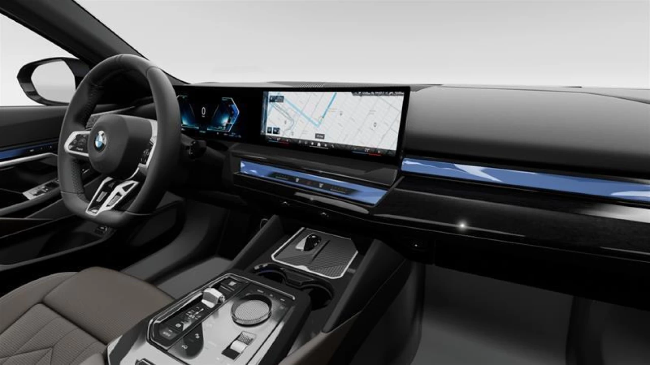 2026 BMW 550e xDrive Main Image