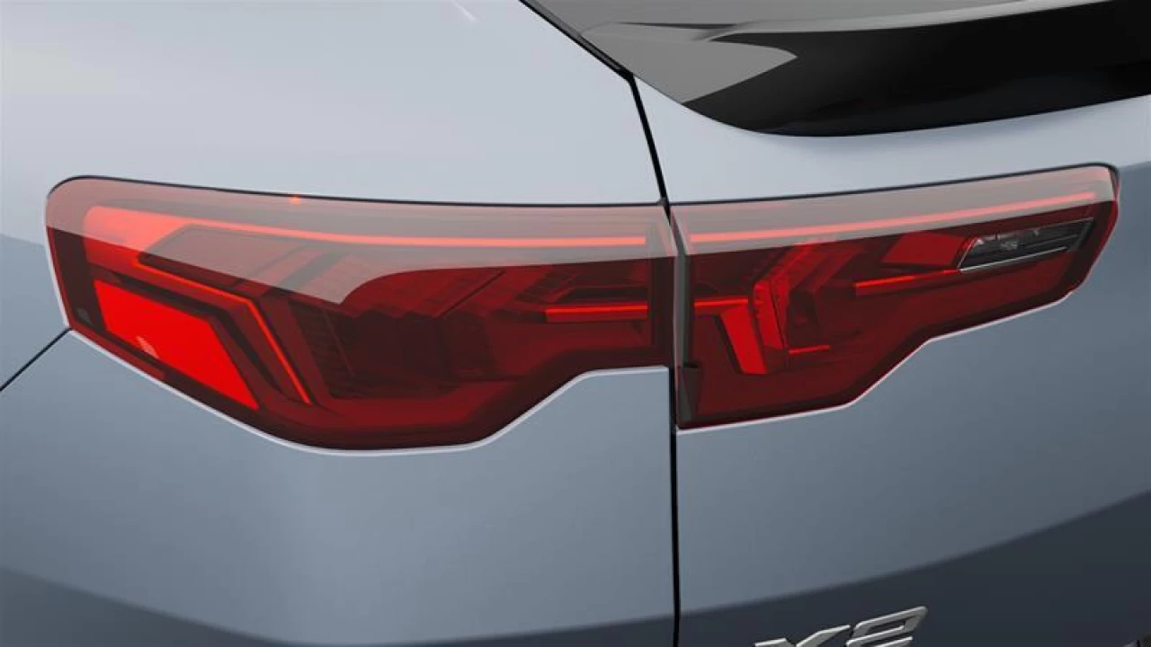 2025 BMW X2 xDrive28i Main Image