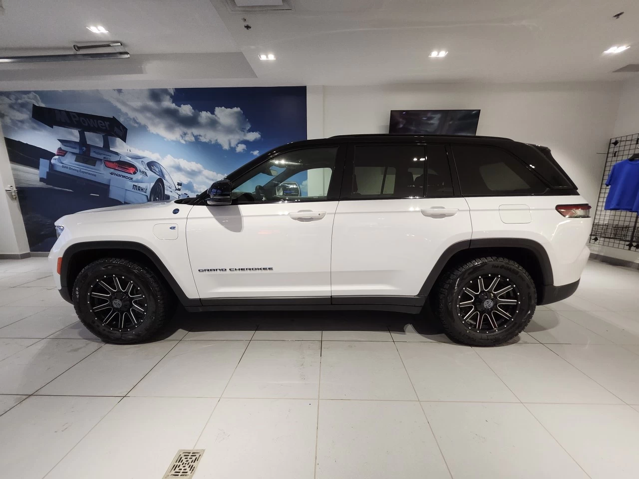 2022 Jeep Grand Cherokee Trailhawk Main Image