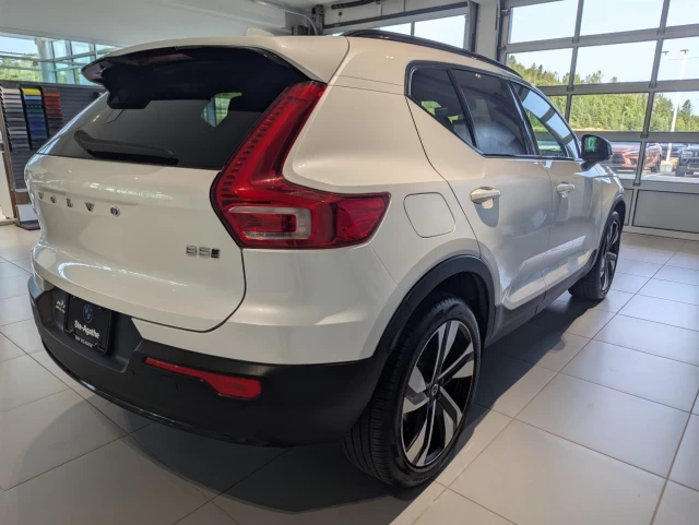 Volvo XC40 Plus Dark Theme 2023