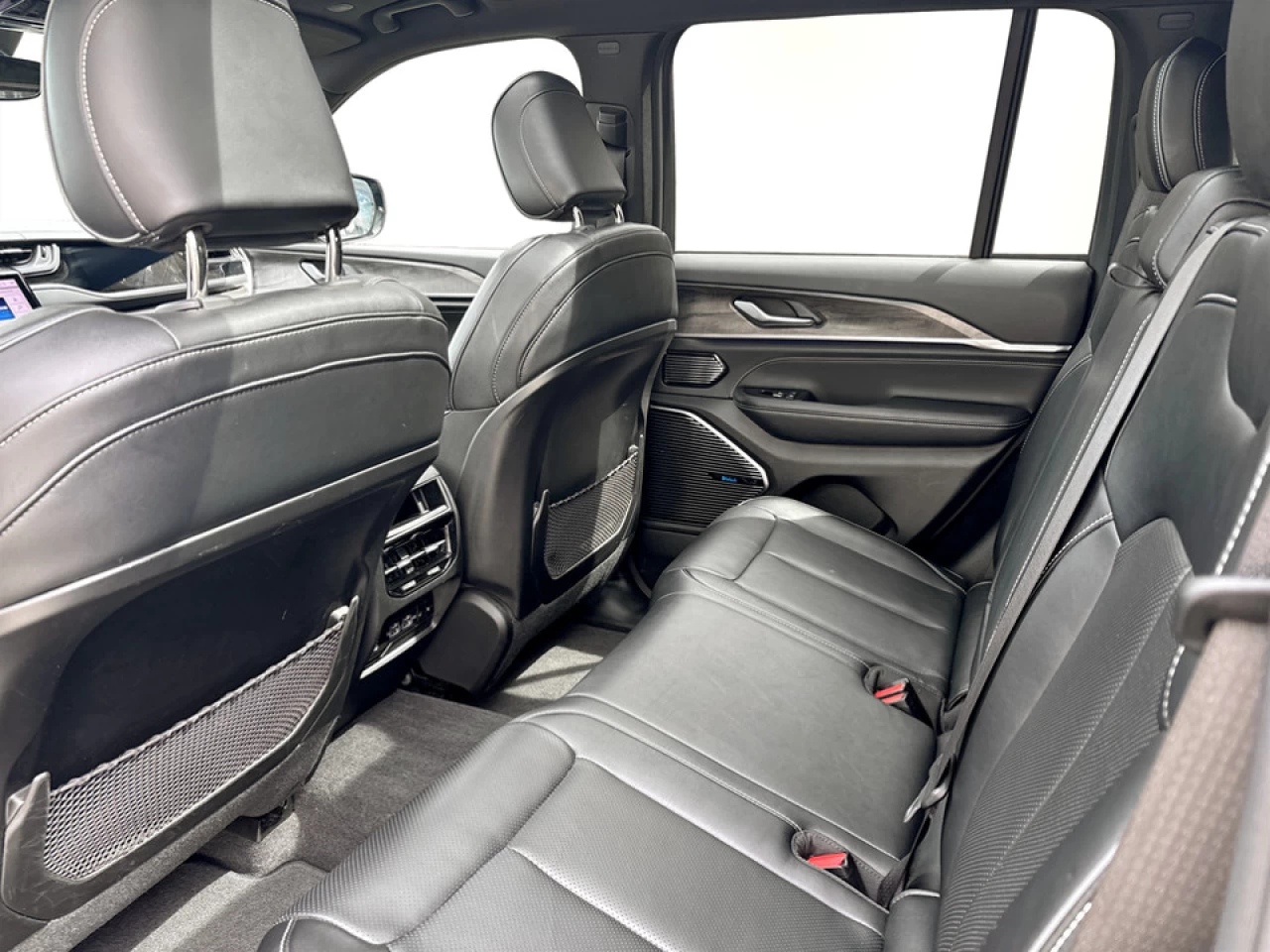 2022 Jeep Grand Cherokee 4xe Overland Main Image