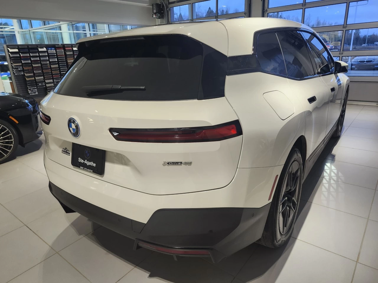 2023 BMW iX xDrive40 Main Image