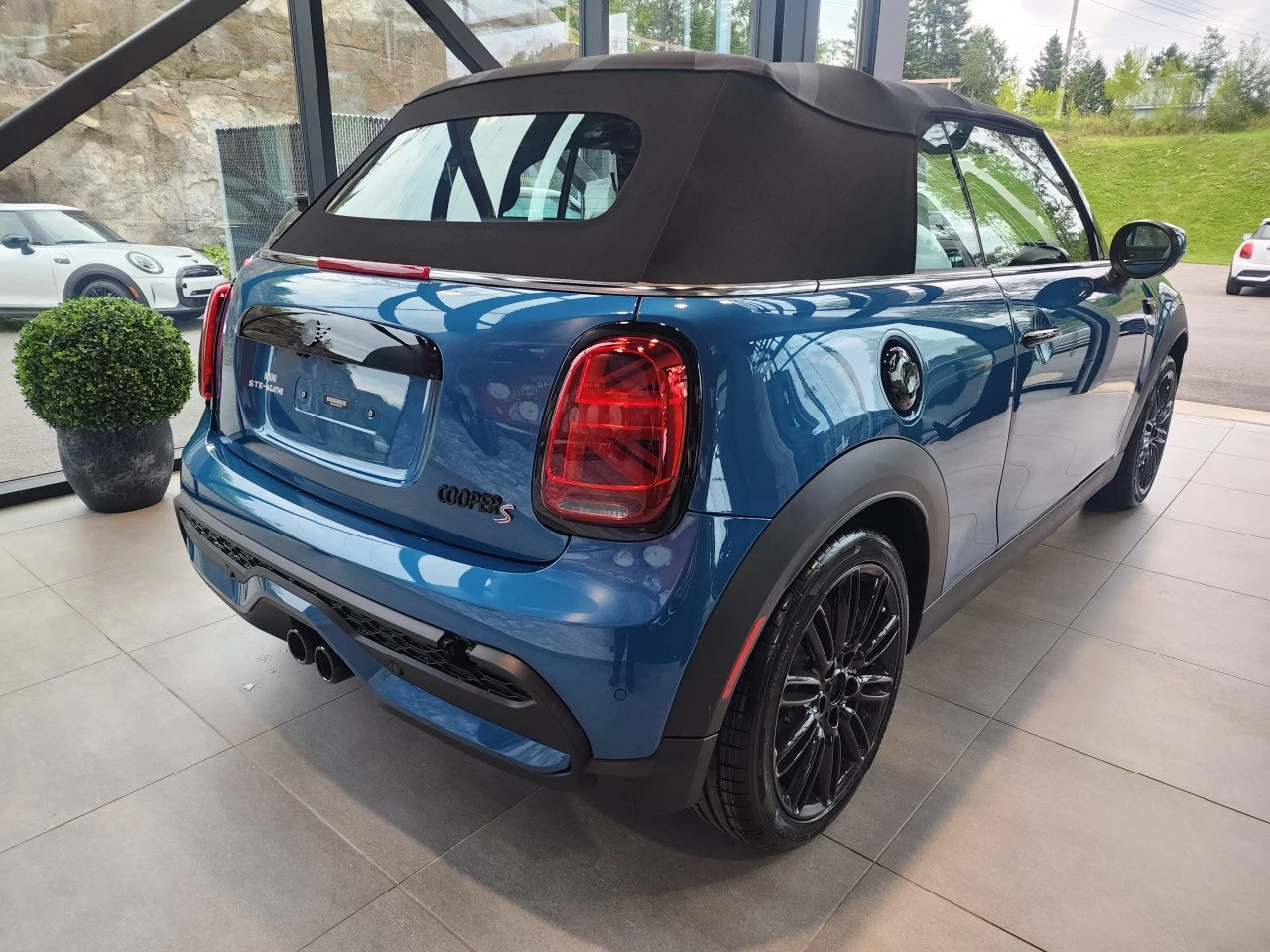 2024 MINI Cooper S Convertible  Image principale
