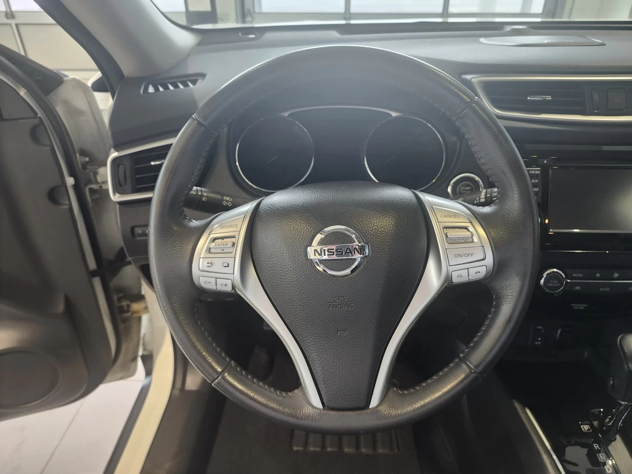 2014 Nissan Rogue SL Main Image