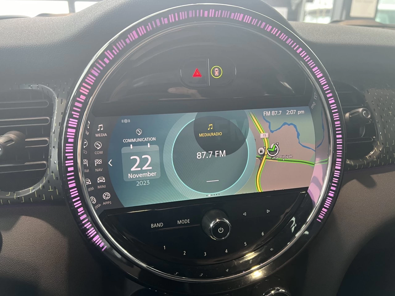 2023 Mini Cooper Cooper SE https://www.bmwsteagathe.com/resize/b990ff35b810a3abc0cc817b2ca24889-1