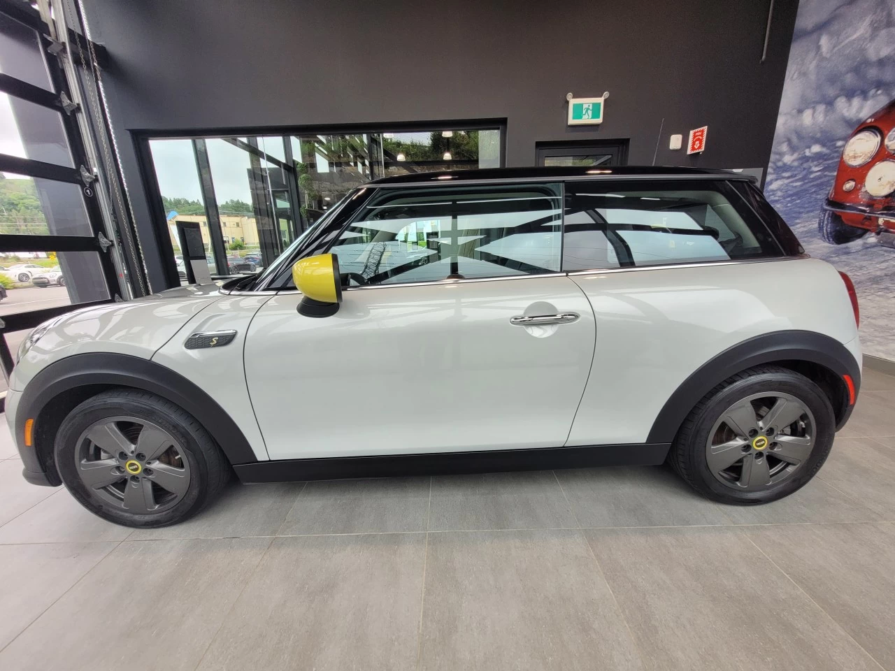 2022 Mini Cooper Cooper SE https://www.bmwsteagathe.com/resize/b990ff35b810a3abc0cc817b2ca24889-1