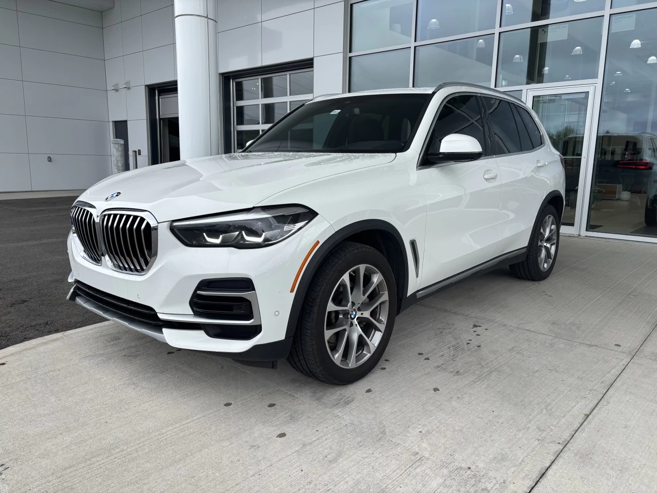 2023 BMW X5 xDrive40i https://www.bmwsteagathe.com/resize/b990ff35b810a3abc0cc817b2ca24889-1