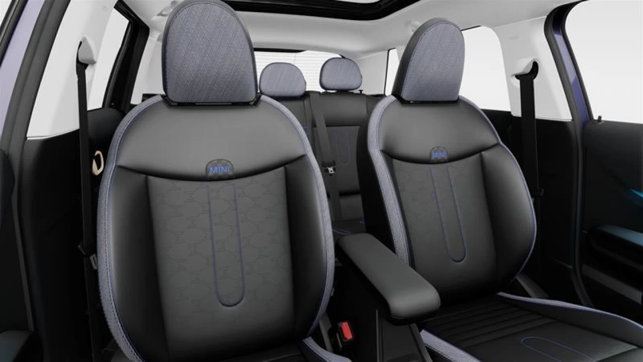 2026 MINI 5 Door Cooper C FWD Image principale