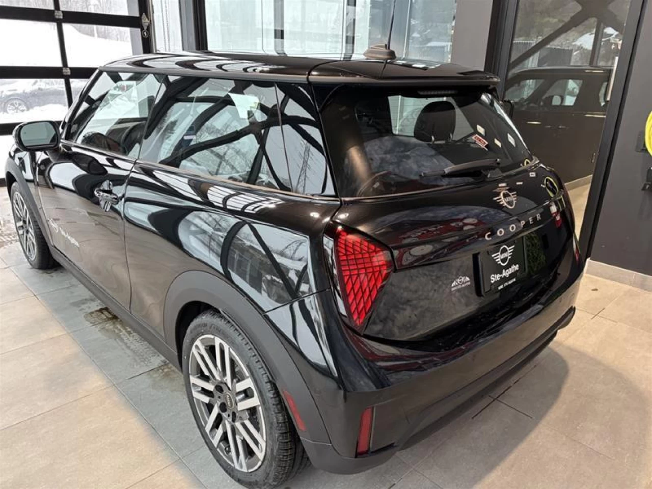 2026 MINI 3 Door Cooper C FWD Image principale