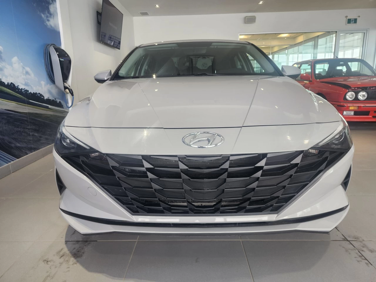 2022 Hyundai Elantra Essential Main Image