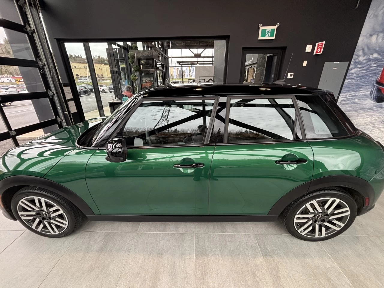2025 Mini 5 door Cooper C Image principale