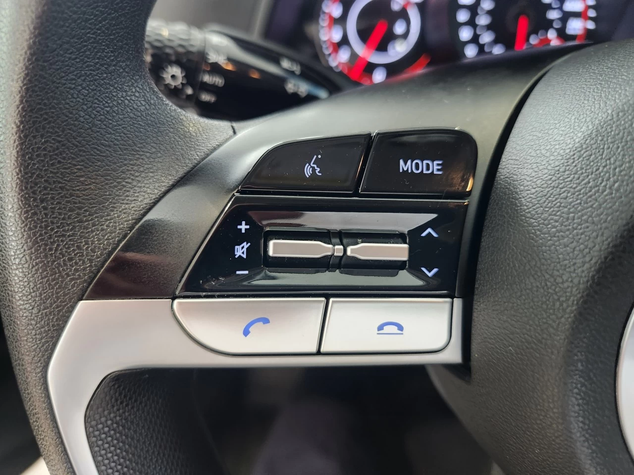 2022 Hyundai Elantra Essential Main Image