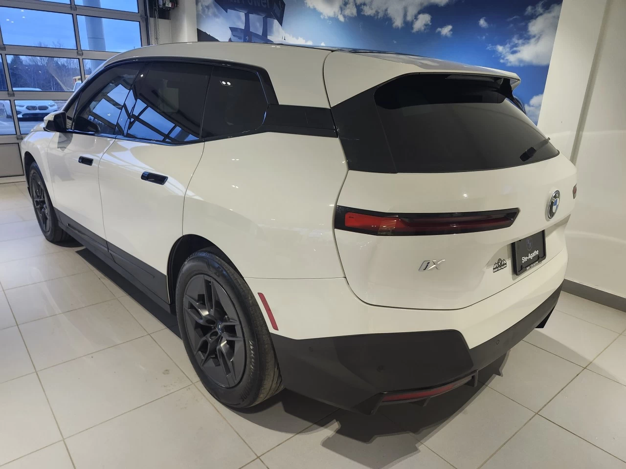 2023 BMW iX xDrive40 Main Image