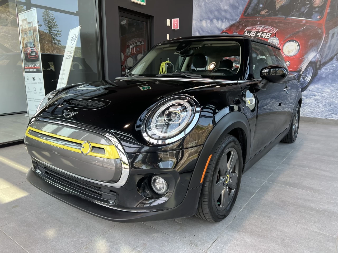 2021 Mini Cooper Cooper SE Main Image