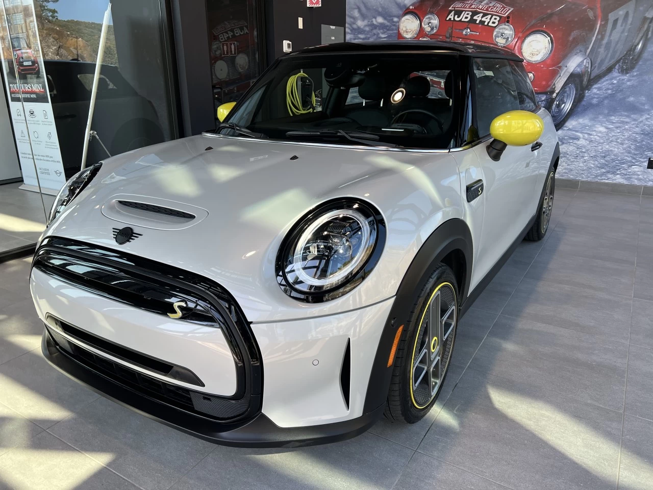 2023 Mini Cooper Cooper SE Main Image