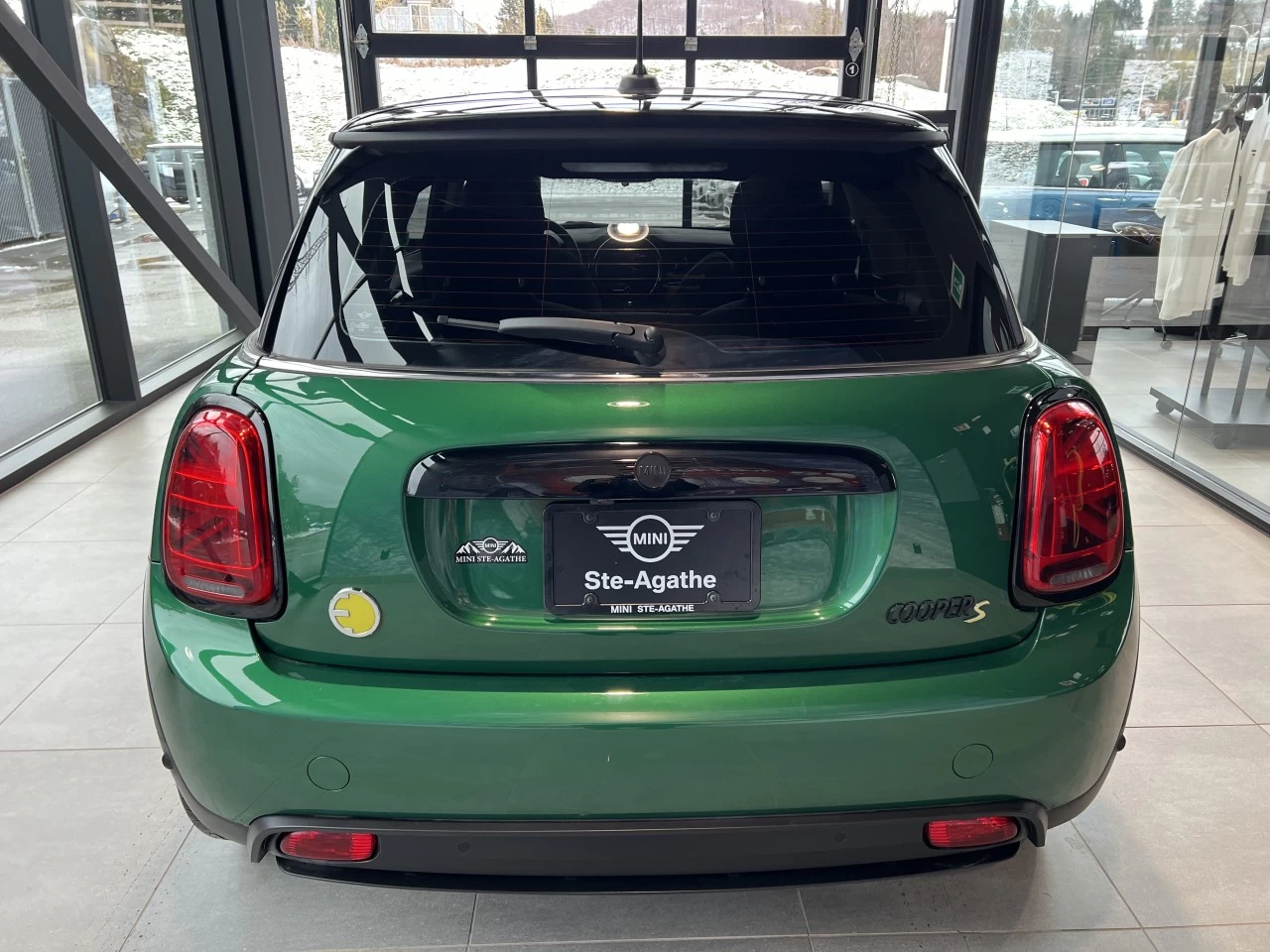 2023 Mini Cooper Cooper SE https://www.bmwsteagathe.com/resize/b990ff35b810a3abc0cc817b2ca24889-1