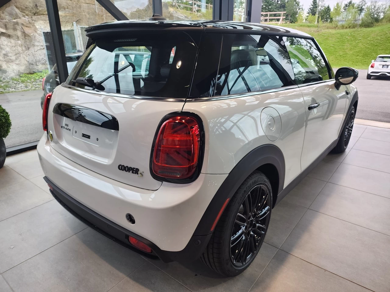 2024 MINI Cooper SE 3 Door Image principale