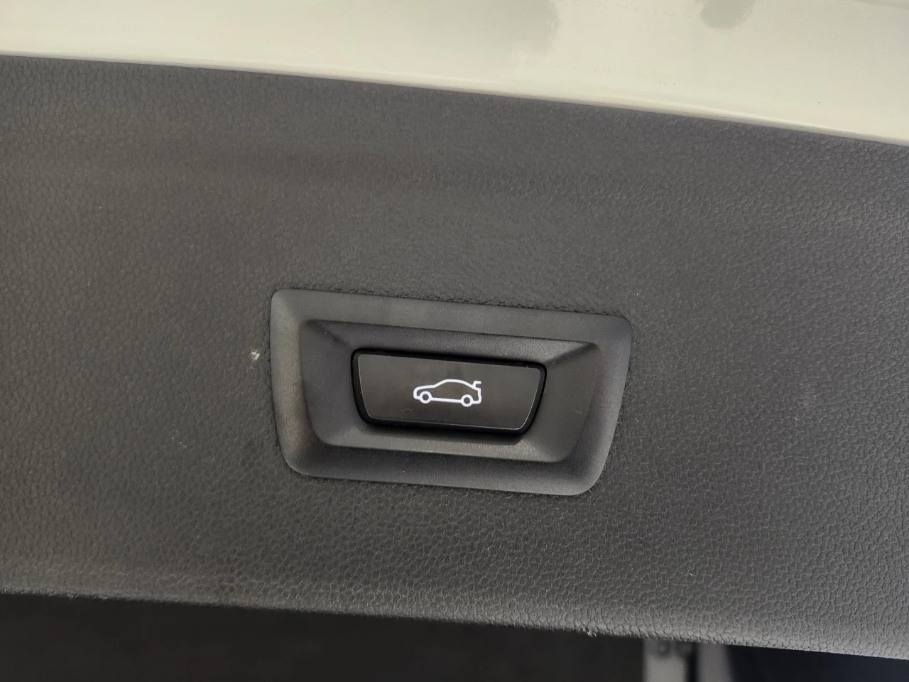 2023 BMW iX xDrive40 Main Image