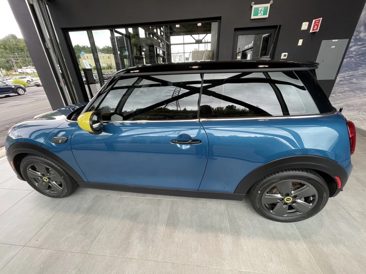 2023 Mini Cooper Cooper SE https://www.bmwsteagathe.com/resize/b990ff35b810a3abc0cc817b2ca24889-1