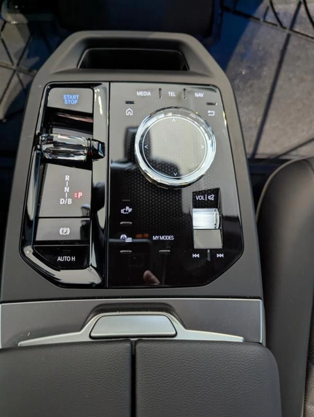 2025 BMW iX xDrive40 Edition Image principale