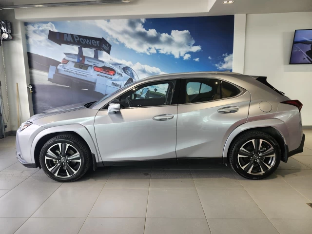 Lexus UX 300h 2025