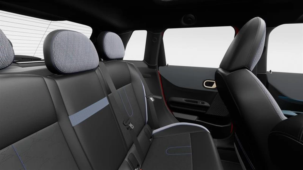 2026 MINI 5 Door Cooper C FWD Image principale