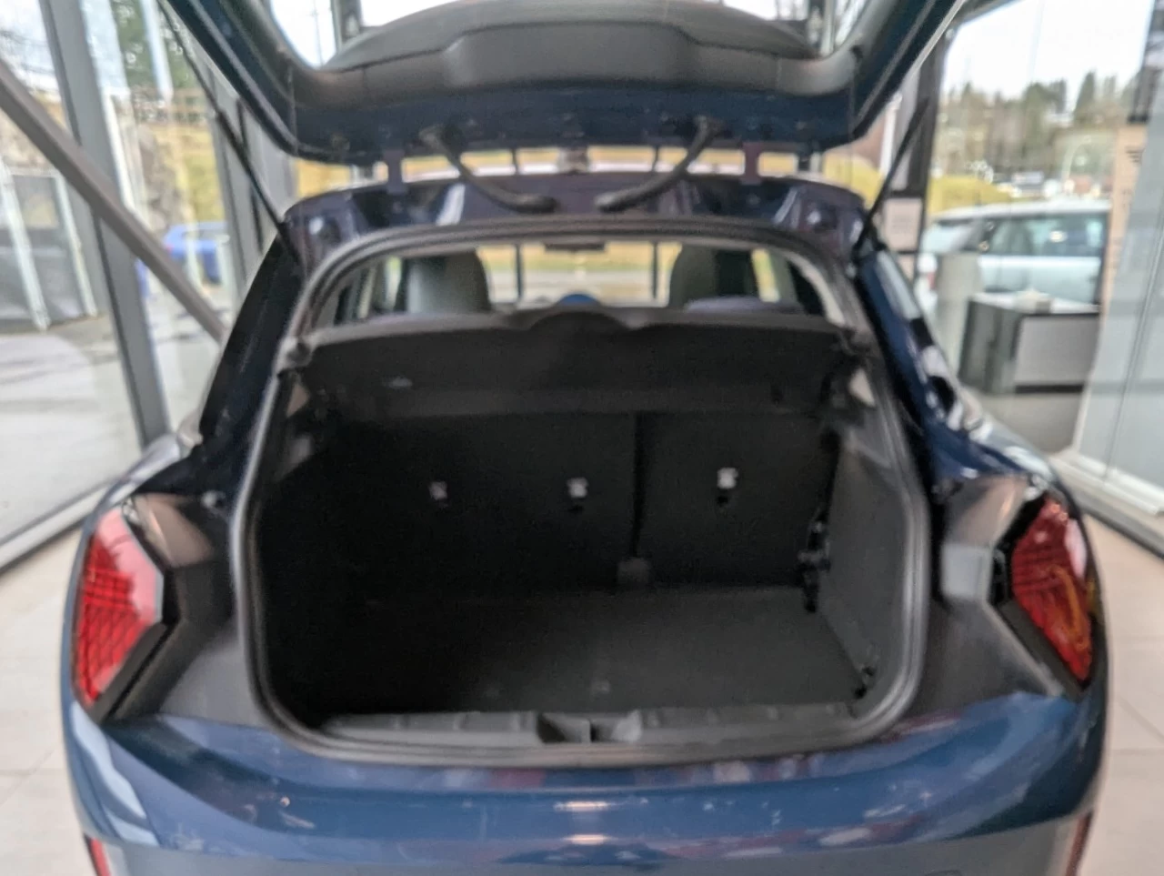 2025 MINI 5 Door Cooper C FWD Image principale